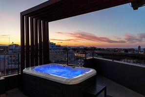 Private spa tub - Anele Suites (Chania)