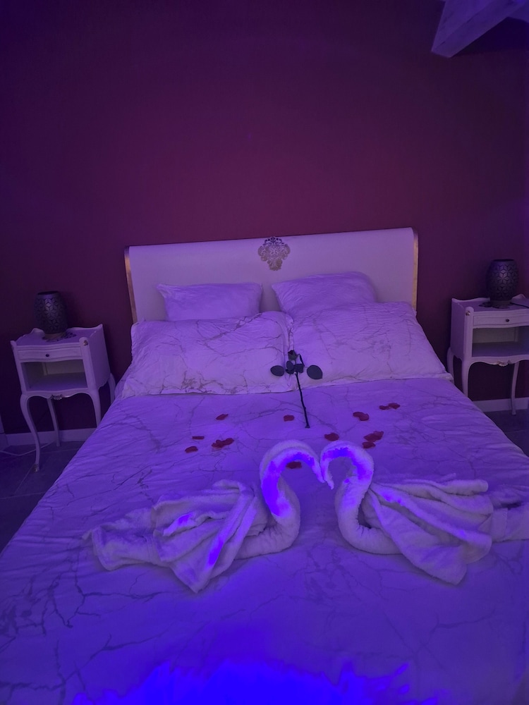 romantic-gite-le-love-baroque-5mn-from-pezenas-the-town-of-moli-re