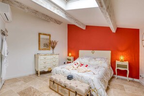 1 bedroom, WiFi, bed sheets - Romantic gite le Love Baroque 5mn from Pezenas, the town of Molière  (Lézignan-la-Cèbe)