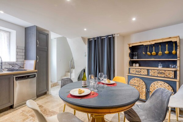 Dining - Romantic gite le Love Baroque 5mn from Pezenas, the town of Molière  (Lézignan-la-Cèbe)