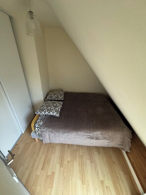 2 bedrooms, iron/ironing board, bed sheets - Cosy country cottage in the heart of nature  (Grand-Champ)