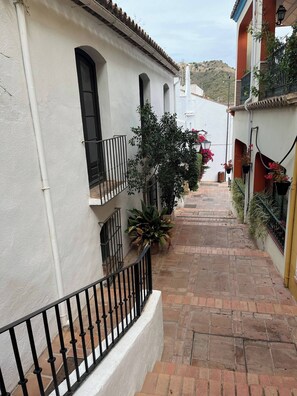 House, 3 Bedrooms, Terrace, Mountain View | Property grounds - Village House Benahavis (Benahavis)