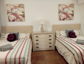 House, 3 Bedrooms, Terrace, Mountain View | 3 bedrooms - Village House Benahavis (Benahavis)