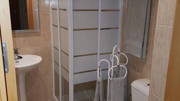 Apartment, 2 Bedrooms, Balcony | Bathroom