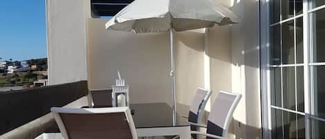 Appartement, 2 chambres, balcon | Restauration en plein air