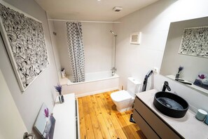 Departamento, 1 habitación, balcón, vista a la ciudad | Baño