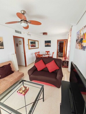 Apartment, 3 Bedrooms, Balcony, City View | Living area