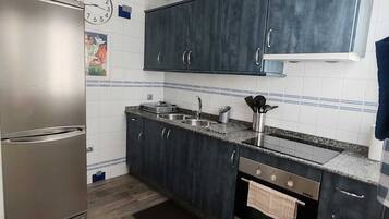 Apartament, 3 dormitoris, balcó, vistes a la ciutat | Cuina privada