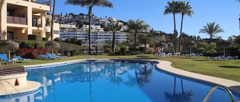 Leilighet, 2 soverom, terrasse | Basseng | Utendørsbasseng