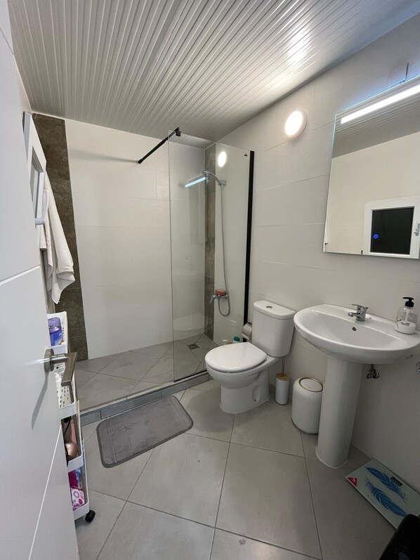 House, 3 Bedrooms, Balcony, City View | Bathroom - Family House Near Seville (Camas)