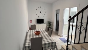 House, 3 Bedrooms, Balcony, City View | Dining room - Family House Near Seville (Camas)