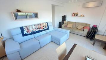 Appartement, 2 chambres, fumeurs, balcon | Salle de séjour