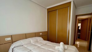 Căn hộ, 2 phòng ngủ, hút thuốc, ban công