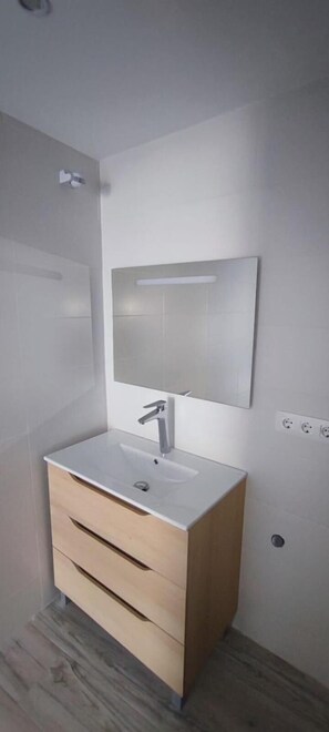 Apartamento, 2 habitaciones | Baño