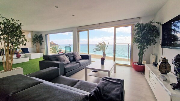 Leilighet, 3 soverom, balkong, havutsikt | Lounge