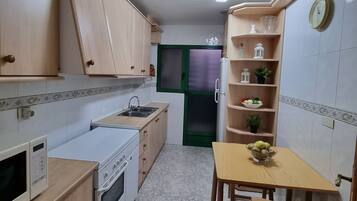 Apartment, 2 Bedrooms, Accessible, Smoking | Interior