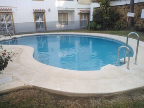 Appartement, 2 chambres, terrasse, vue jardin | Piscine | Piscine extérieure