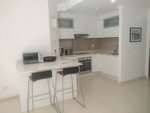 Apartment, 2 Bedrooms, Terrace, Garden View | Interior