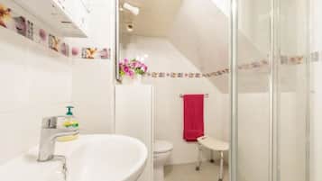 Loft, 3 Bedrooms, Accessible, Smoking | Bathroom