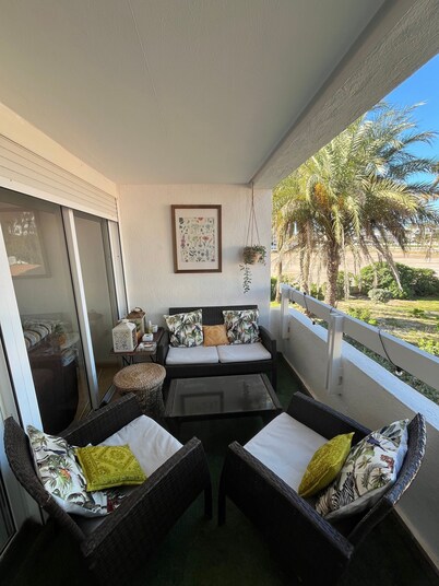 Lovely 2 Bedroom Apartment Near the Beach