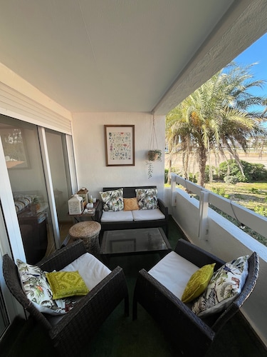 Lovely 2 Bedroom Apartment Near the Beach