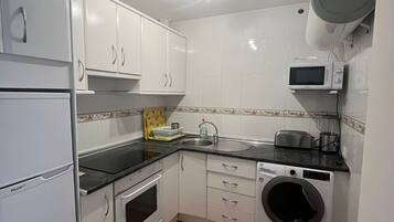 Apartment, 2 Bedrooms, Terrace, City View | Interior