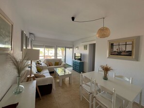 Appartamento, 2 camere da letto, terrazzo, vista città | Sala da pranzo
