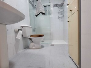 House, 2 Bedrooms, Balcony | Bathroom