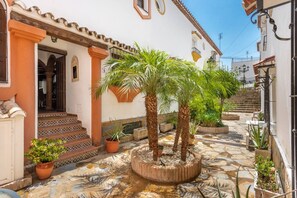 House, 3 Bedrooms, Balcony | Property grounds