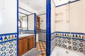 Ferienhaus, 3 Schlafzimmer, Balkon | Badezimmer