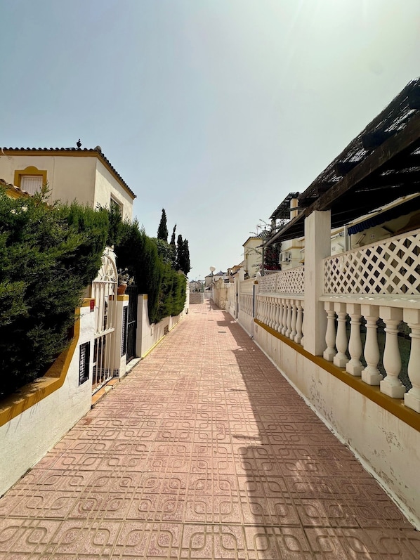 Property grounds - Bungalow Torrevieja REF 032 (Torrevieja)