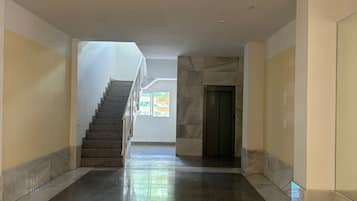 Loft, 1 Bedroom, Balcony, City View | Pintu masuk hartanah