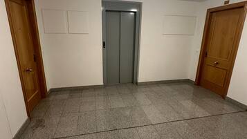Loft, 1 habitación, balcón, vistas a la ciudad | Entrada al alojamiento