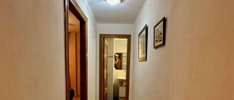 Loft, 1 Bedroom, Balcony, City View | Hallway
