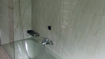 Apartment, 3 Bedrooms, Balcony, Garden View | Bathroom