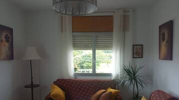 Apartamento, 3 habitaciones, balcón, vistas al jardín | Zona de estar