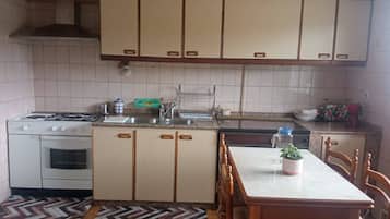 Apartment, 3 Schlafzimmer, Balkon, Gartenblick | Eigene Küche