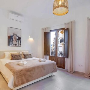 Apartment, 3 Bedrooms, Smoking, Balcony | 3 bedrooms