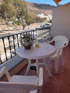 Outdoor dining - 1 Bedroom Apartment in the Center of Puerto de Mogan (Mogan)