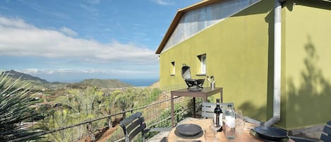 Apartment, 1 Bedroom, Patio, Mountain View | BBQ/picnic Area