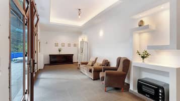 Apartment, 1 Bedroom, Patio, Mountain View | Interior