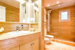 Bathroom - Just 10 Minutes From Sitges, House With Private Garden and Pool- (Sant Pere de Ribes)