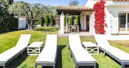 Just 10 Minutes From Sitges, House With Private Garden and Pool-