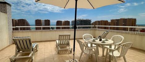 Apartamento, 2 quartos, para fumantes, terraço | Opções para refeição ao ar livre