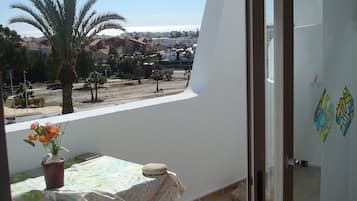 House, 2 Bedrooms, Smoking, Terrace | Balkoni