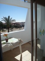 Casa, 2 habitaciones, fumadores, terraza | Balcón