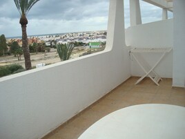 Casa, 2 habitaciones, fumadores, terraza | Balcón