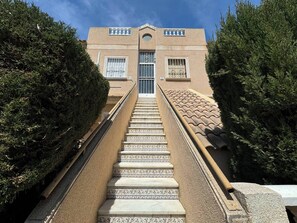 Leilighet, 2 soverom, terrasse, hageutsikt | Inngang