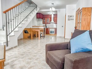 Apartment, 2 Bedrooms, Smoking | Lounge