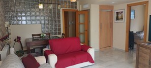 Apartment, 2 Bedrooms, Accessible, Smoking | Living area